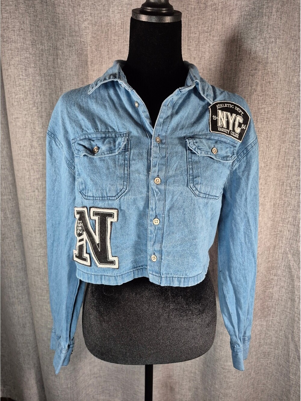 Spoon Jeans NYC Brooklyn Varsity Patch Cropped Denim Shirt Size M